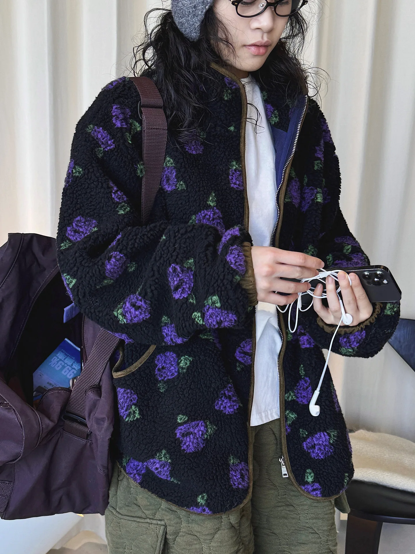 Winter new Korean retro lazy stand up collar flower contrasting curved hem jacket loose silhouette jacket
Winter new Korean retro lazy stand up collar flower contrasting curved hem jacket loose silhouette jacket