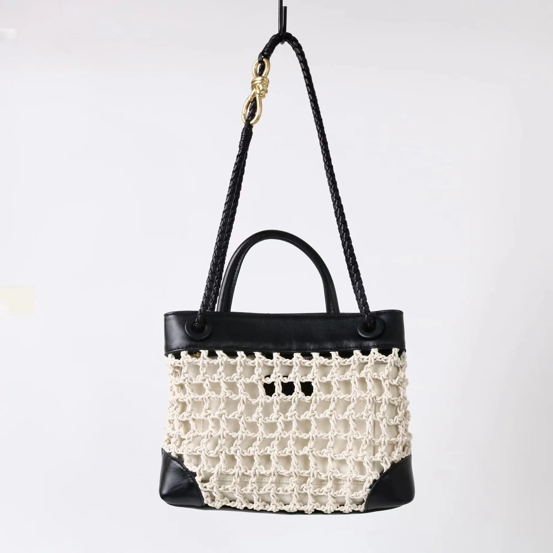 French hand-woven tote bag 2025 summer new cowhide spliced cotton rope bow vacation beach bag fashionable ladies handbag
French hand-woven tote bag 2025 summer new cowhide spliced cotton rope bow vacation beach bag fashionable ladies handbag