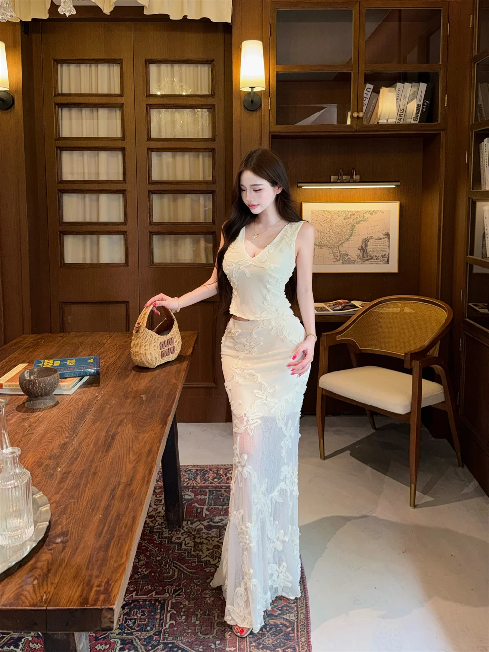 White Embroidered V-Neck Short Vest Women's Summer Pure Desire Set Semi-Transparent Wrap Body Half-Skirt Two-Piece Set
White Embroidered V-Neck Short Vest Women's Summer Pure Desire Set Semi-Transparent Wrap Body Half-Skirt Two-Piece Set