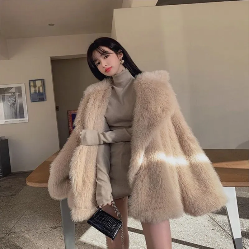 A new style of fur and coat with suit collar mid-length women's fashion loose
A new style of fur and coat with suit collar mid-length women's fashion loose