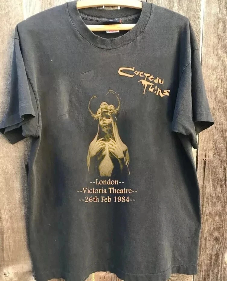 Летняя женская винтажная футболка Cocteau Twins больших размеров, унисекс, из дышащего хлопка, стильная, универсальная, в уличном стиле, оверсайз
Летняя женская винтажная футболка Cocteau Twins больших размеров, унисекс, из дышащего хлопка, стильная, универсальная, в уличном стиле, оверсайз