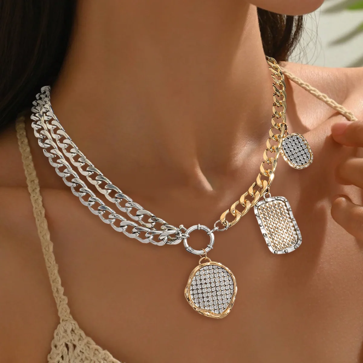 Contrast Coin Necklace For Women Roman Vintage Double Color Metal Cuban Chain Necklace Jewelry Suitable For Banquets Gift
Contrast Coin Necklace For Women Roman Vintage Double Color Metal Cuban Chain Necklace Jewelry Suitable For Banquets Gift