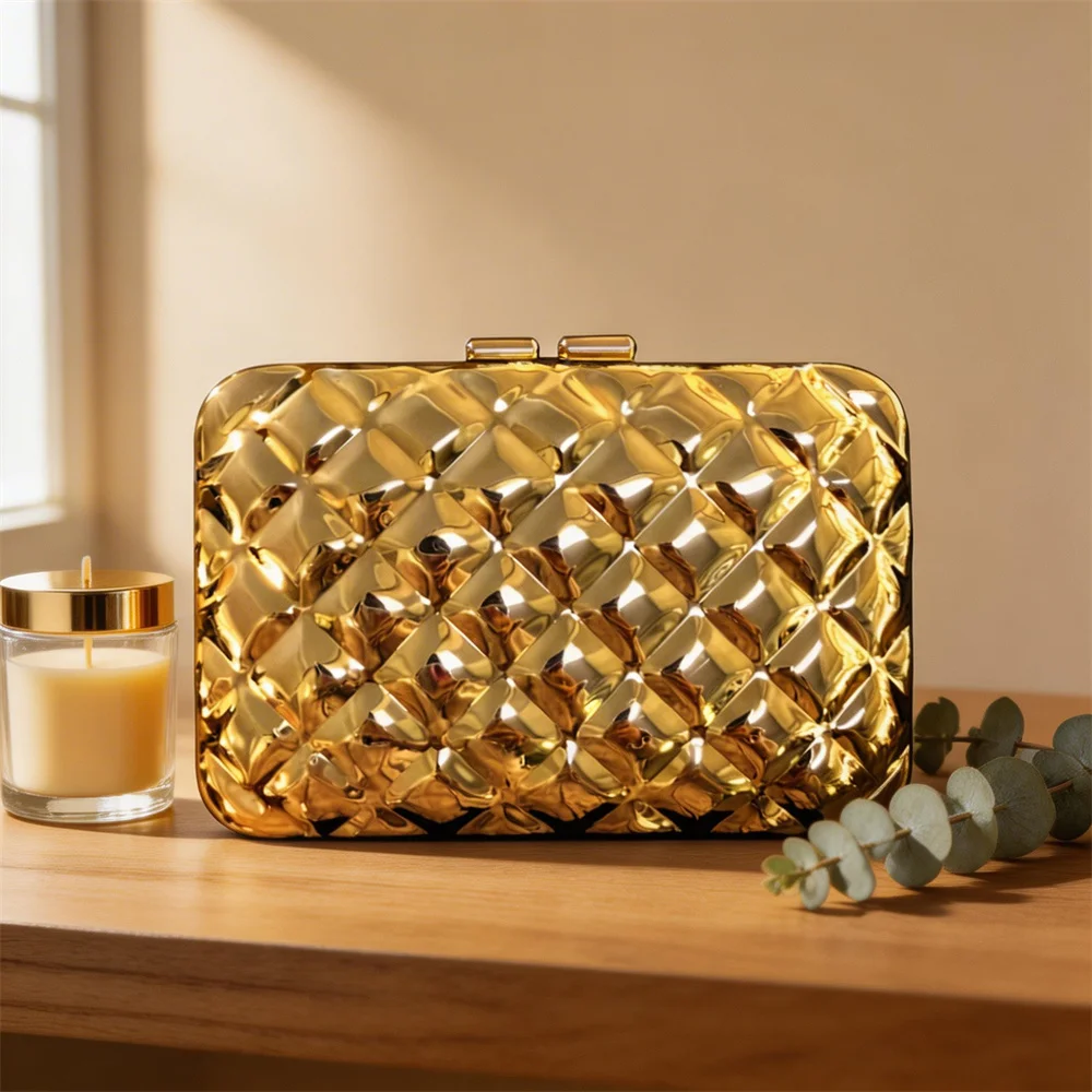 Female Flap Women Fashionable Gold Metal Chain Handbag New Style Pineapple Design Iron Box Clutch Bag Luxury Square Banquet Bag
Female Flap Women Fashionable Gold Metal Chain Handbag New Style Pineapple Design Iron Box Clutch Bag Luxury Square Banquet Bag