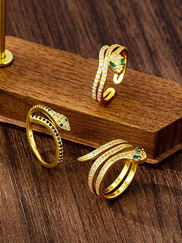 Элегантное открытое кольцо для женщин с вкрученными бриллиантами, дизайн в виде змеи, роскошное кольцо из золотого сплава, модное украшение, которое долго будет актуально.
Элегантное открытое кольцо для женщин с вкрученными бриллиантами, дизайн в виде змеи, роскошное кольцо из золотого сплава, модное украшение, которое долго будет актуально.