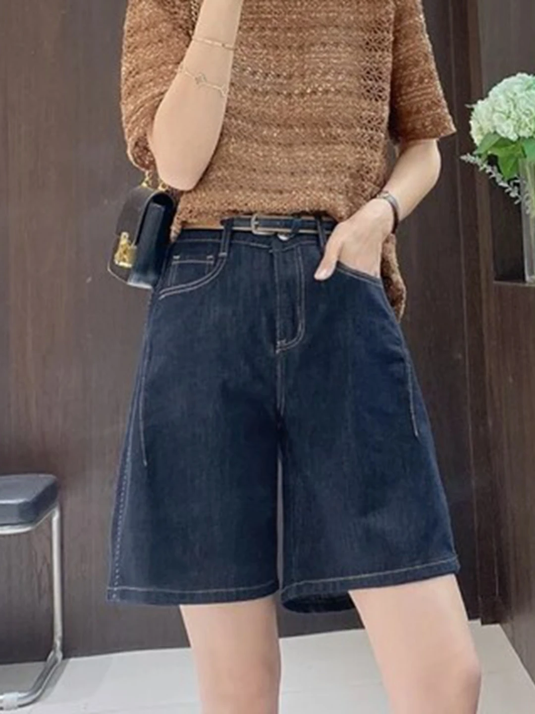 High Waist Straight Leg Blue Jeans Shorts Women's Summer plus Size Retro A-Line Wide Leg Pants Commute Style Blue Denim Shorts
High Waist Straight Leg Blue Jeans Shorts Women's Summer plus Size Retro A-Line Wide Leg Pants Commute Style Blue Denim Shorts