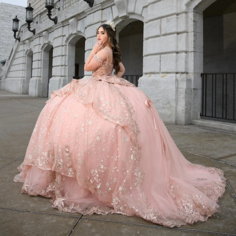 Light Pink Shiny Ball Gown Quinceanera Dresses Applique Lace Beading Crystal Bow Tull Corset Off Shoulder Sweet 16 Dress vestido
Light Pink Shiny Ball Gown Quinceanera Dresses Applique Lace Beading Crystal Bow Tull Corset Off Shoulder Sweet 16 Dress vestido