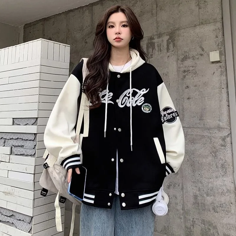 2024 New Women's American Style Retro Black Hooded Cardigan Jacket Female Oversized Loose Slim Sports Baseball Coats Uniform Top
2024 New Women's American Style Retro Black Hooded Cardigan Jacket Female Oversized Loose Slim Sports Baseball Coats Uniform Top