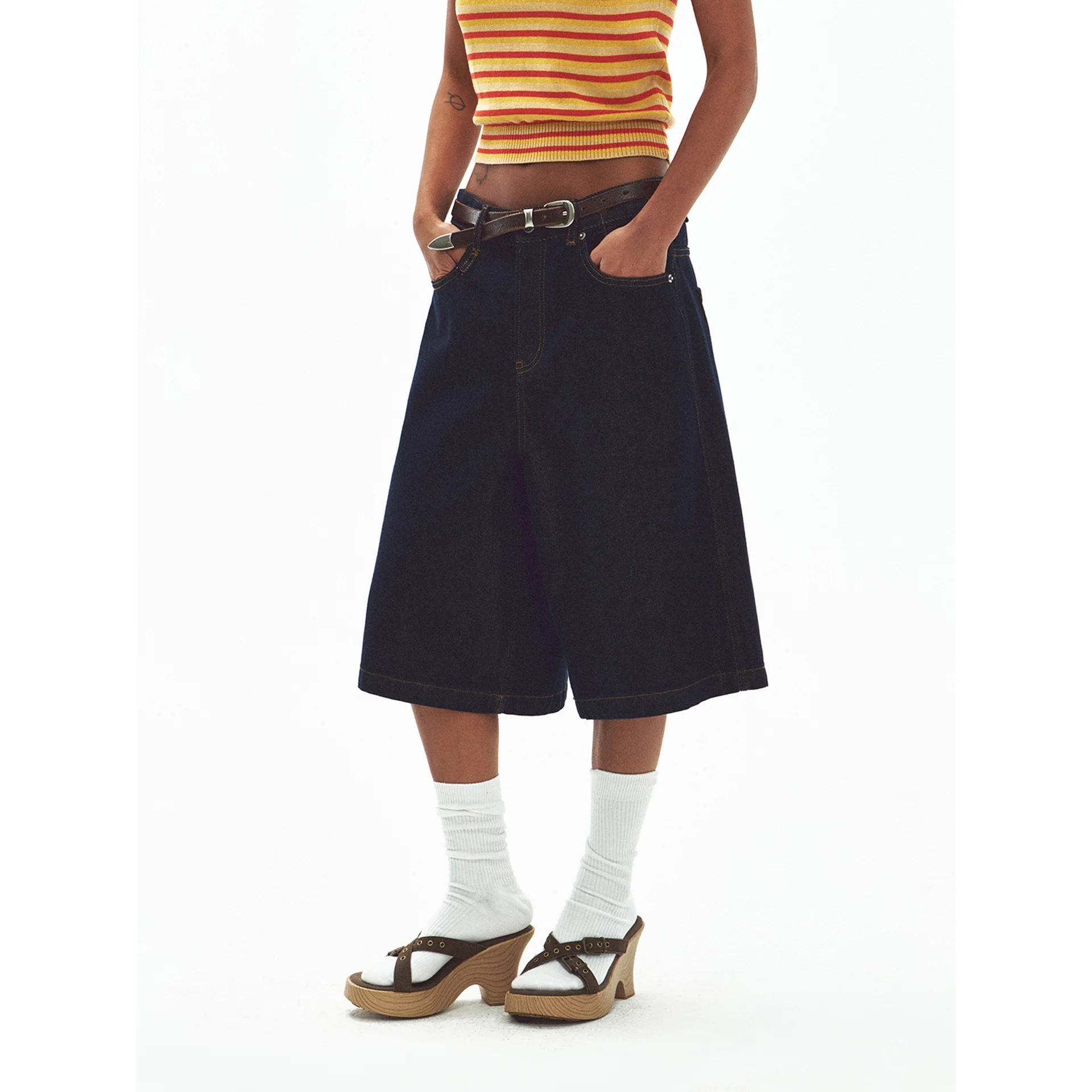 Low Rise Wide Leg Denim Shorts Women Loose Fit mid Rise Pants Cotton Summer Casual Jeans Shorts for Teenage Youths
Low Rise Wide Leg Denim Shorts Women Loose Fit mid Rise Pants Cotton Summer Casual Jeans Shorts for Teenage Youths