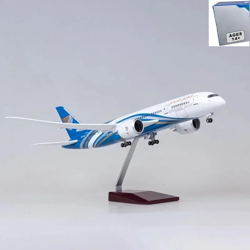 Масштаб 1/130, 47 см, самолет 787 B787, Oman Airline W, свет и колесо, литая под давлением пластиковая смола, модель самолета, игрушка
Масштаб 1/130, 47 см, самолет 787 B787, Oman Airline W, свет и колесо, литая под давлением пластиковая смола, модель самолета, игрушка