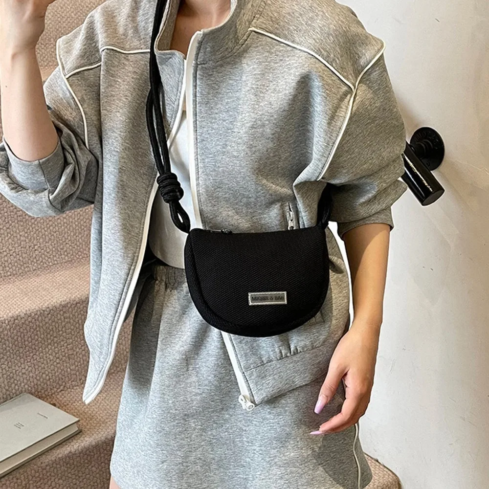 Korean Style Half Moon Bags Large Capacity Waterproof Dumpling Shoulder Bag Adjustable Strap Solid Color Sports Crossbody Bag
Korean Style Half Moon Bags Large Capacity Waterproof Dumpling Shoulder Bag Adjustable Strap Solid Color Sports Crossbody Bag