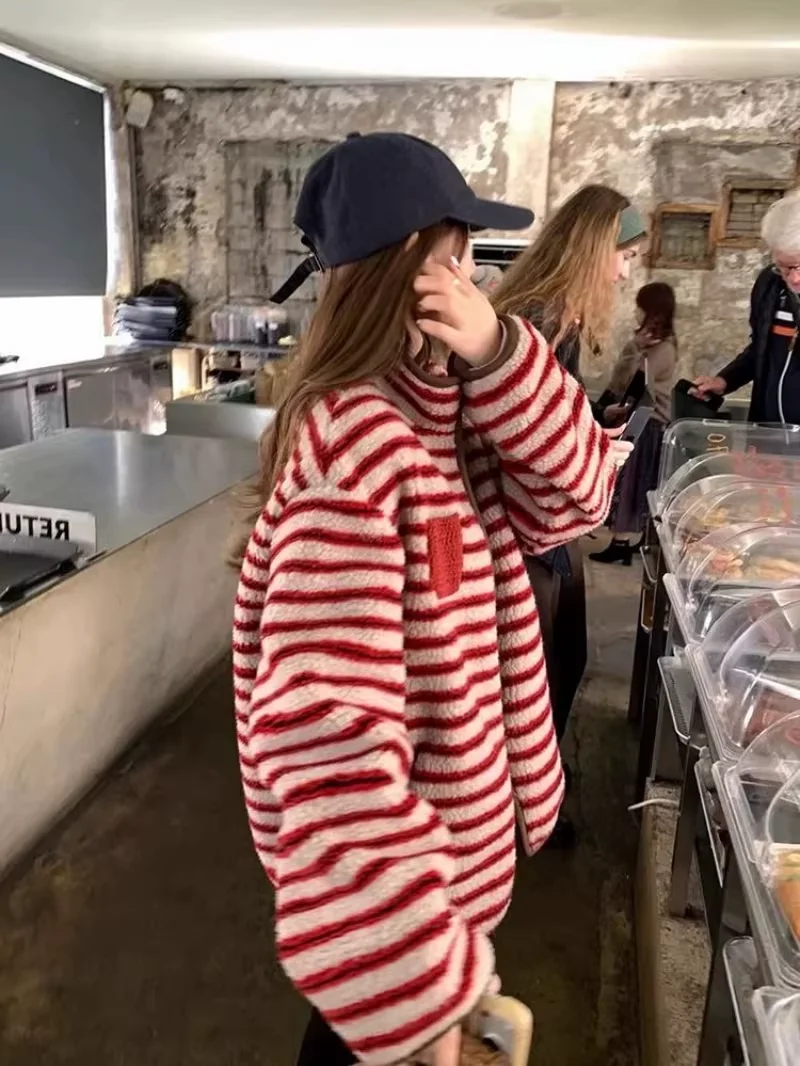 Куртка женская в корейском стиле из утолщенного флиса с воротником-стойкой, с красными полосами, повседневная, свободного кроя, на молнии
Куртка женская в корейском стиле из утолщенного флиса с воротником-стойкой, с красными полосами, повседневная, свободного кроя, на молнии