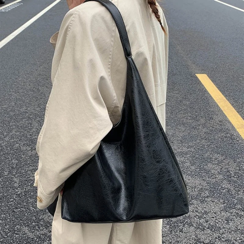 Женская сумка-мессенджер из тонкой кожи с высококачественным качеством и повседневным винтажным пригородном стилем
Женская сумка-мессенджер из тонкой кожи с высококачественным качеством и повседневным винтажным пригородном стилем 