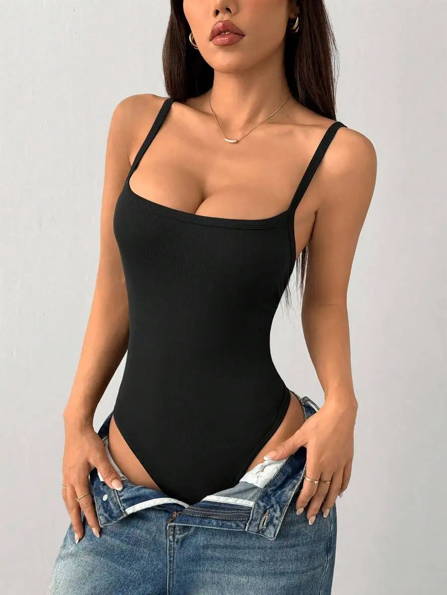 Женское черное боди с тонкими бретелями, ребристой текстурой и высокой эластичностью
Женское черное боди с тонкими бретелями, ребристой текстурой и высокой эластичностью