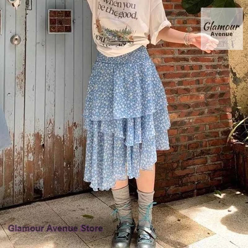 Korean style Japanese blue A-word skirt female spring and summer new sweet floral fashion irregular Joker slim long skirt.
Korean style Japanese blue A-word skirt female spring and summer new sweet floral fashion irregular Joker slim long skirt.