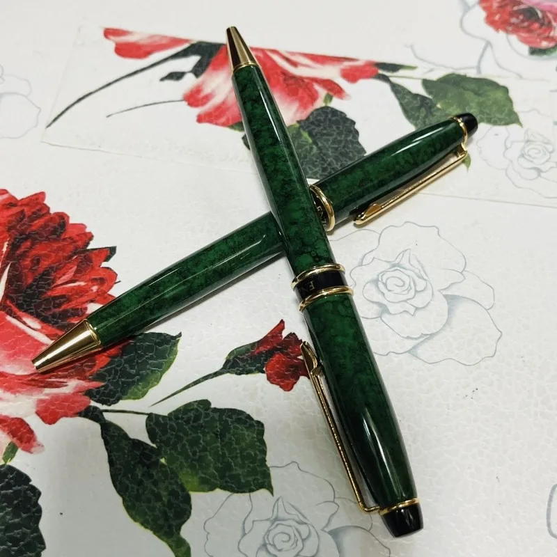 Роскошная зеленая шариковая ручка из полимерной смолы с вращающимся стержнем, черная, 0,7 мм, стандартный стержень G2, высококачественные деловые элегантные ручки-роллеры
Роскошная зеленая шариковая ручка из полимерной смолы с вращающимся стержнем, черная, 0,7 мм, стандартный стержень G2, высококачественные деловые элегантные ручки-роллеры