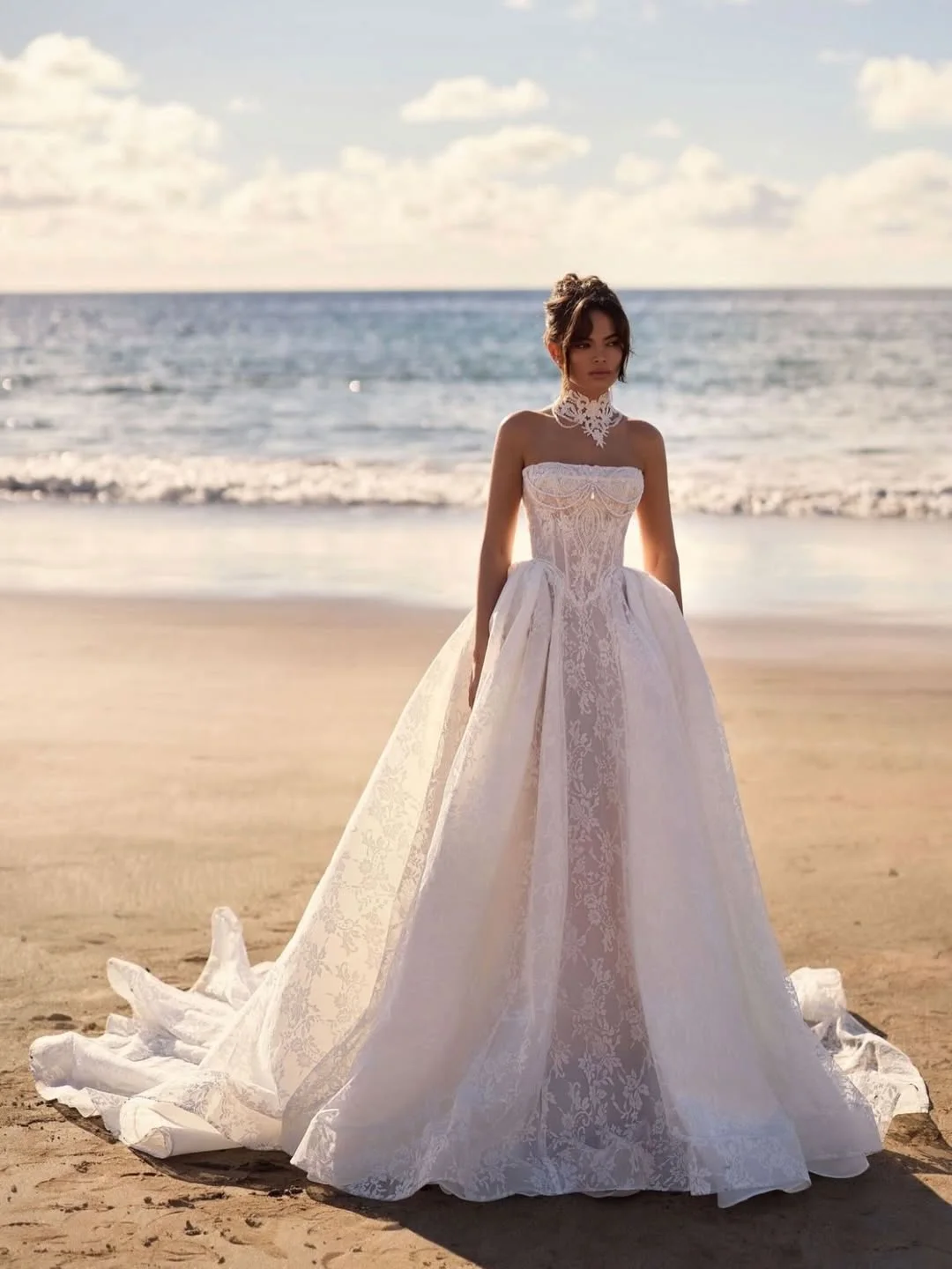 Luxury Pearls Wedding Dress Sexy Strapless Sleeveless A Line Bridal Evening Gown Customized Lace Up Back Long Birthday Robe
Luxury Pearls Wedding Dress Sexy Strapless Sleeveless A Line Bridal Evening Gown Customized Lace Up Back Long Birthday Robe