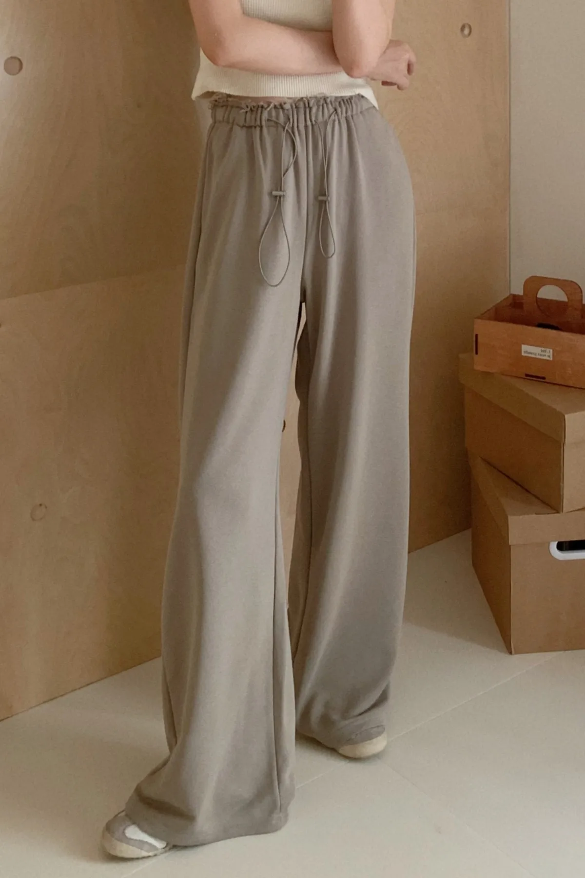 ZHISILAO New Wide Leg Straight Pants Women Casual Loose Elastic Waist Full Length Trousers Spring 2024
ZHISILAO New Wide Leg Straight Pants Women Casual Loose Elastic Waist Full Length Trousers Spring 2024