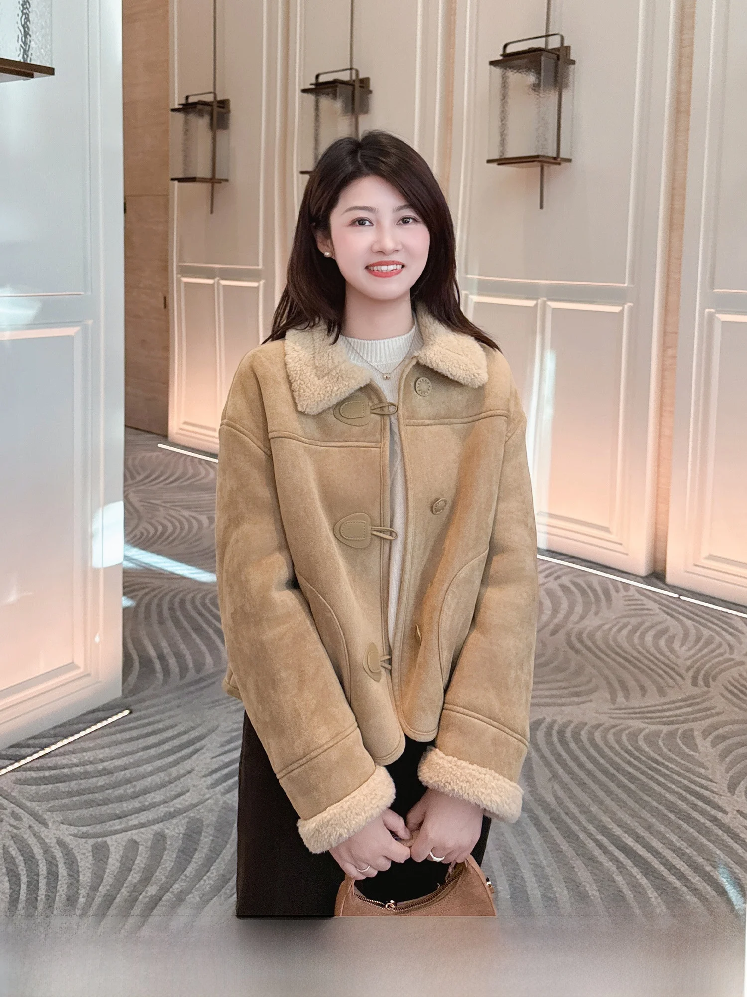 Zillal Retro Sle ort Lamb Fur Suede Jaet Женская теплая верхняя одежда Thiened Пальто с воротником из полиэфирного волокна Long Sve
Zillal Retro Sle ort Lamb Fur Suede Jaet Женская теплая верхняя одежда Thiened Пальто с воротником из полиэфирного волокна Long Sve