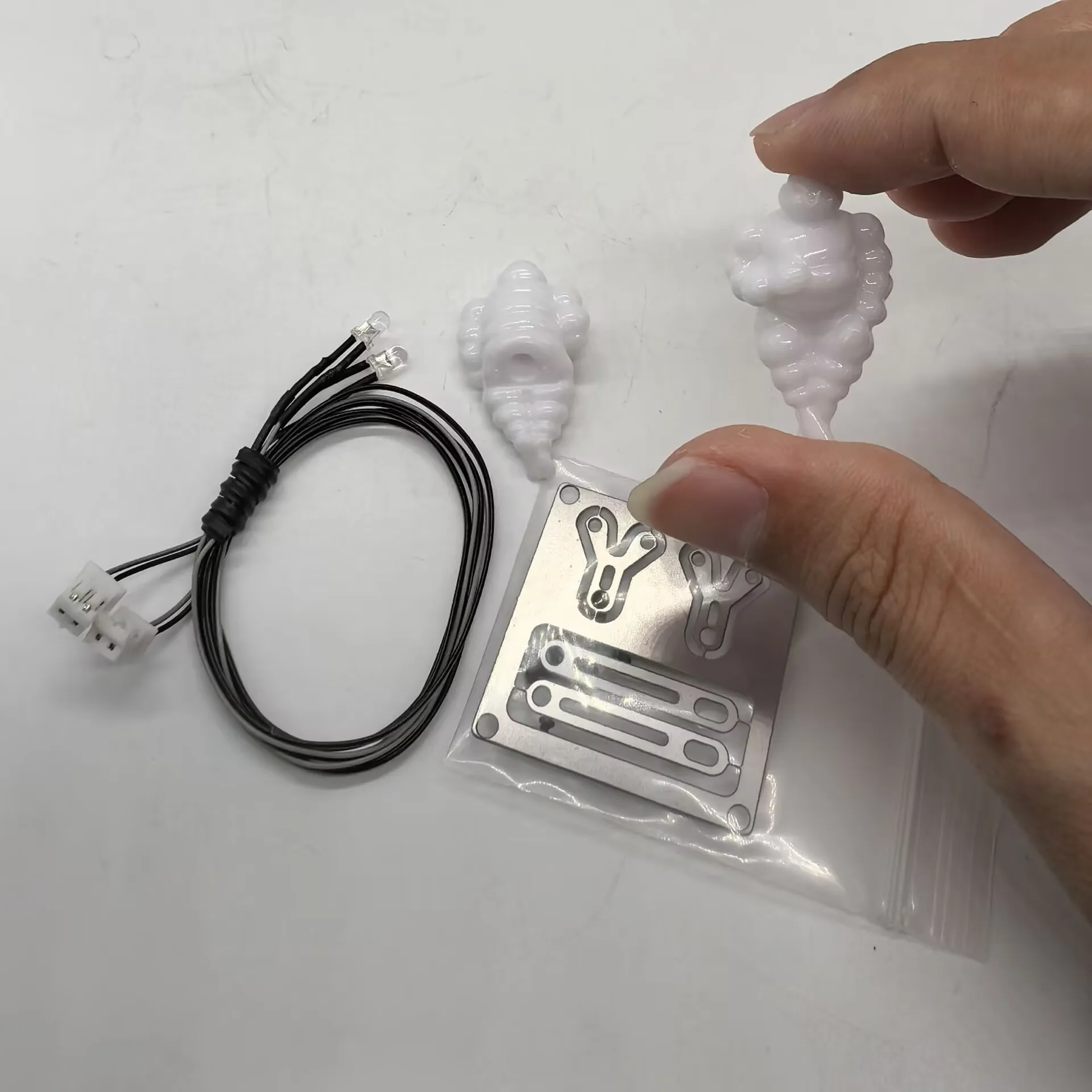 Светящаяся фигурка радиоуправляемого грузовика, модель Tamiya в масштабе 1/14, трактор и самосвал, украшения, подарки для мальчиков своими руками
Светящаяся фигурка радиоуправляемого грузовика, модель Tamiya в масштабе 1/14, трактор и самосвал, украшения, подарки для мальчиков своими руками