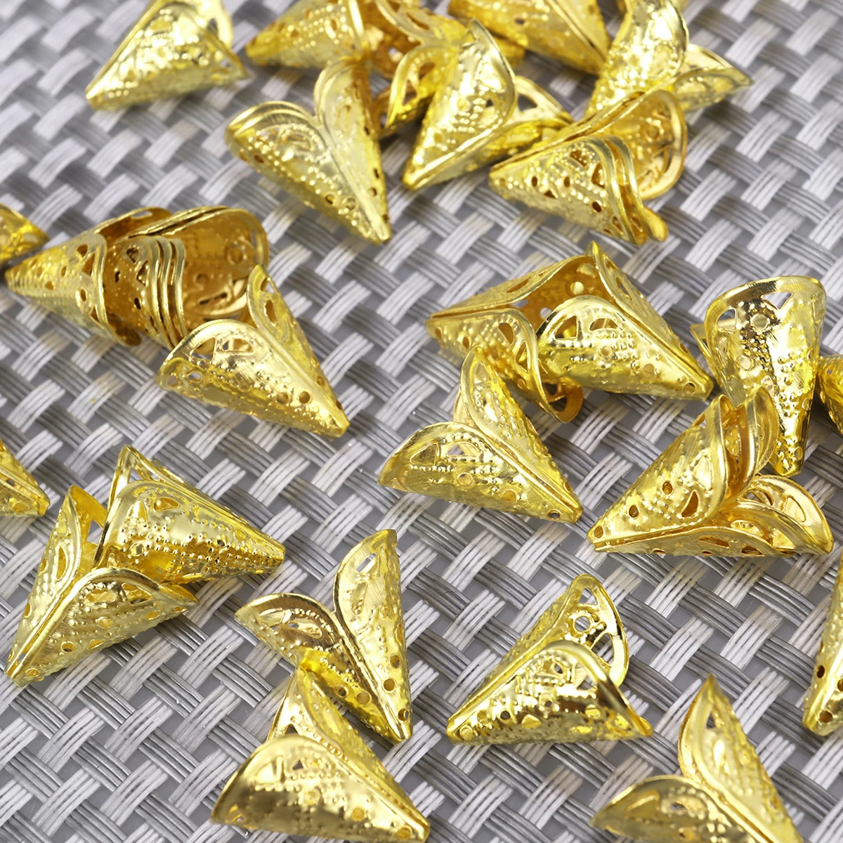 50 pcs Metal Filigree Hollow Cone Flower Beads 15X16Mm Golden Diy Jewelry Accessories For Necklaces Bracelets Earrings Pendant
50 pcs Metal Filigree Hollow Cone Flower Beads 15X16Mm Golden Diy Jewelry Accessories For Necklaces Bracelets Earrings Pendant