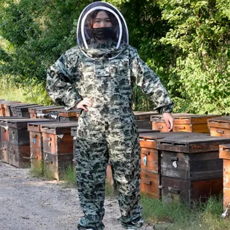 Комплект для пчеловодства: защитный костюм (куртка, брюки, вуаль), камуфляжный костюм для защиты от пчел
Комплект для пчеловодства: защитный костюм (куртка, брюки, вуаль), камуфляжный костюм для защиты от пчел