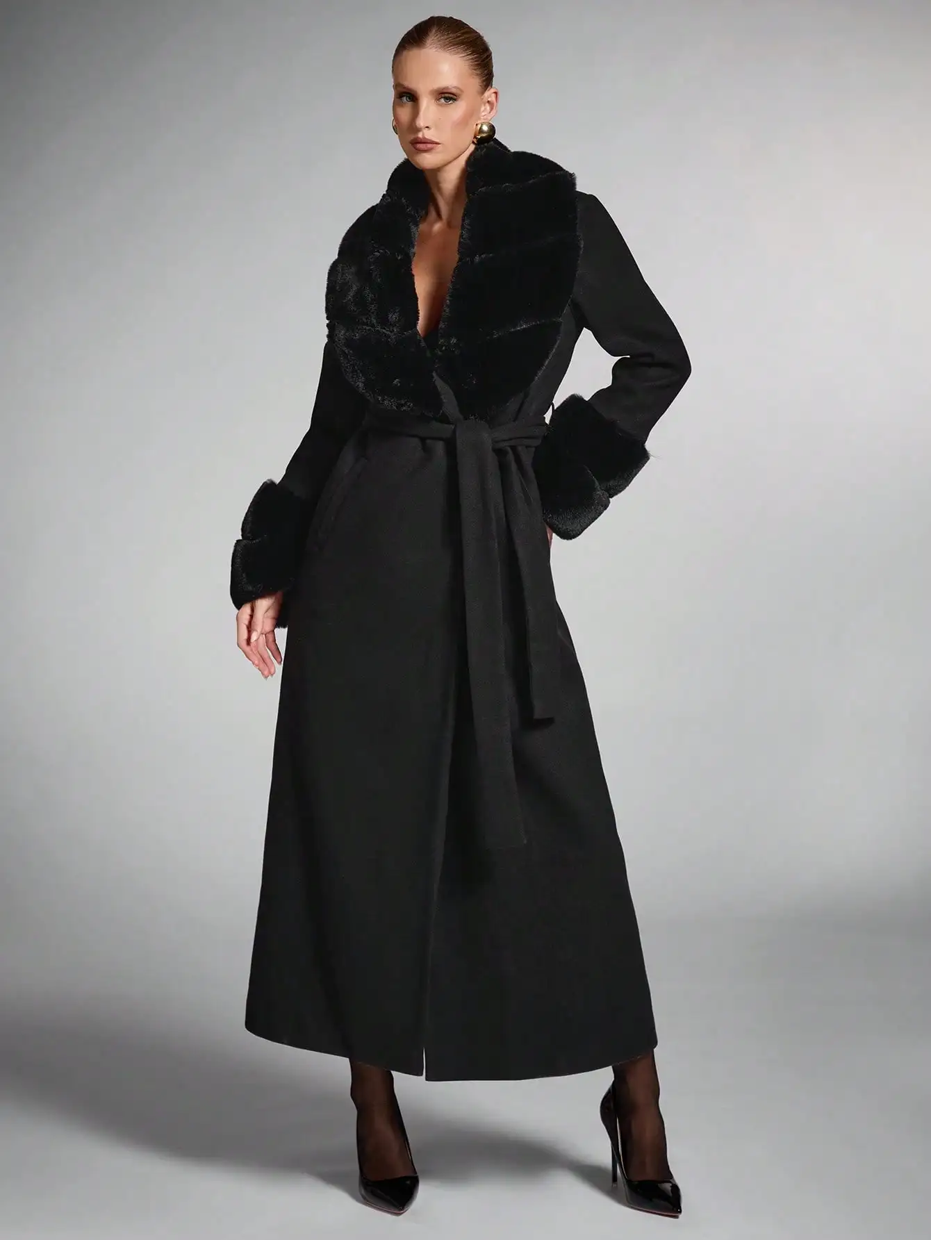 Женское черное шерстяное пальто с шалью из искусственного меха, воротником и поясом, зимняя элегантность с длинными рукавами для вечеринок и прогулок
Женское черное шерстяное пальто с шалью из искусственного меха, воротником и поясом, зимняя элегантность с длинными рукавами для вечеринок и прогулок
