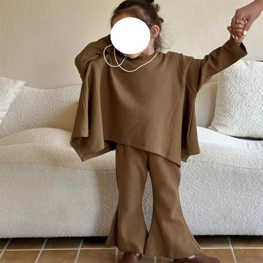 Girls' Solid Loose Round Neck Cape Top Flare Pants 2 Piece Set Children's Fashion Set
Girls' Solid Loose Round Neck Cape Top Flare Pants 2 Piece Set Children's Fashion Set