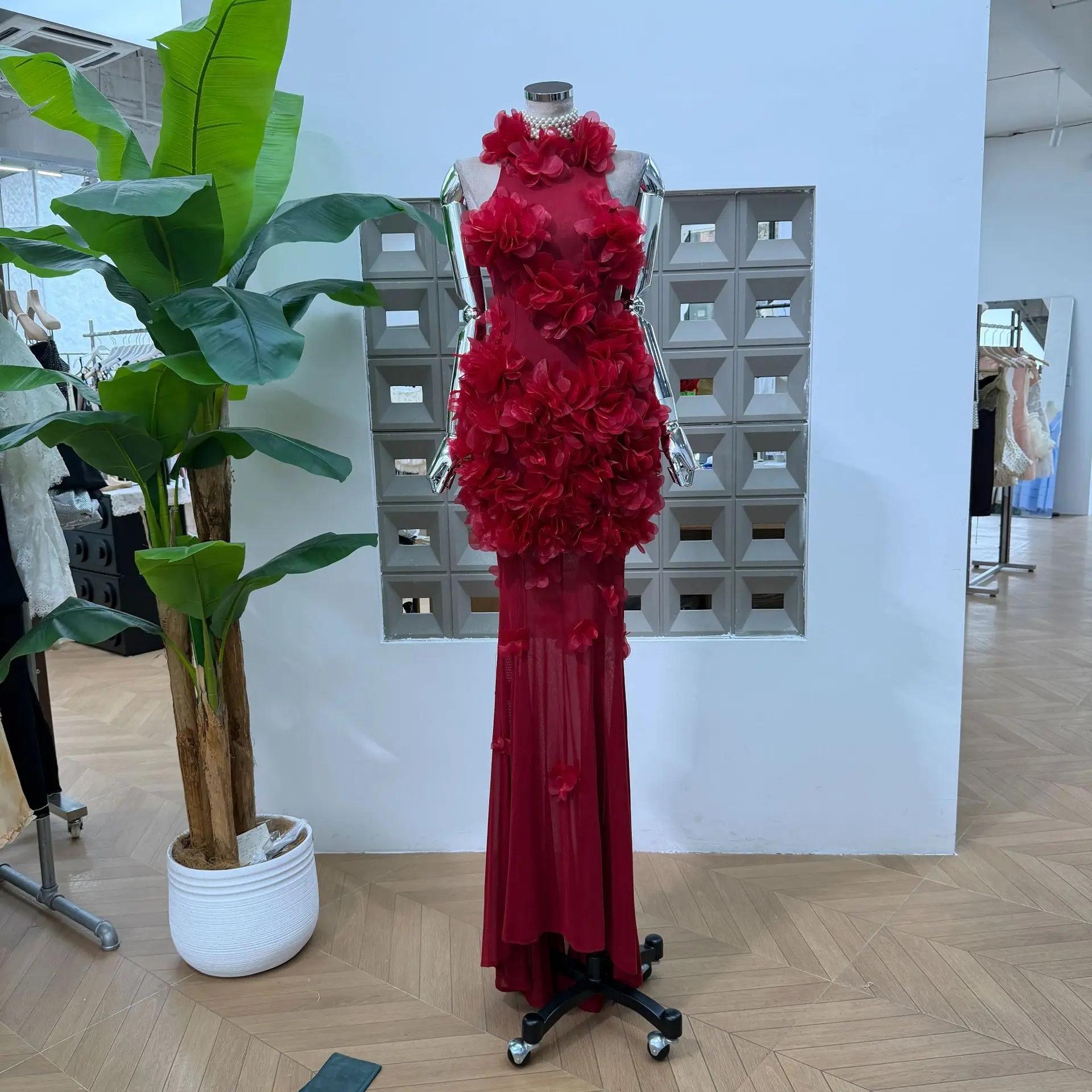 Luxury Halter Neck 3D Flower Mermaid Maxi Dress Handmade Petal Slit Hem Formal Evening Party Bridal Homecoming Gown For Women's
Luxury Halter Neck 3D Flower Mermaid Maxi Dress Handmade Petal Slit Hem Formal Evening Party Bridal Homecoming Gown For Women's