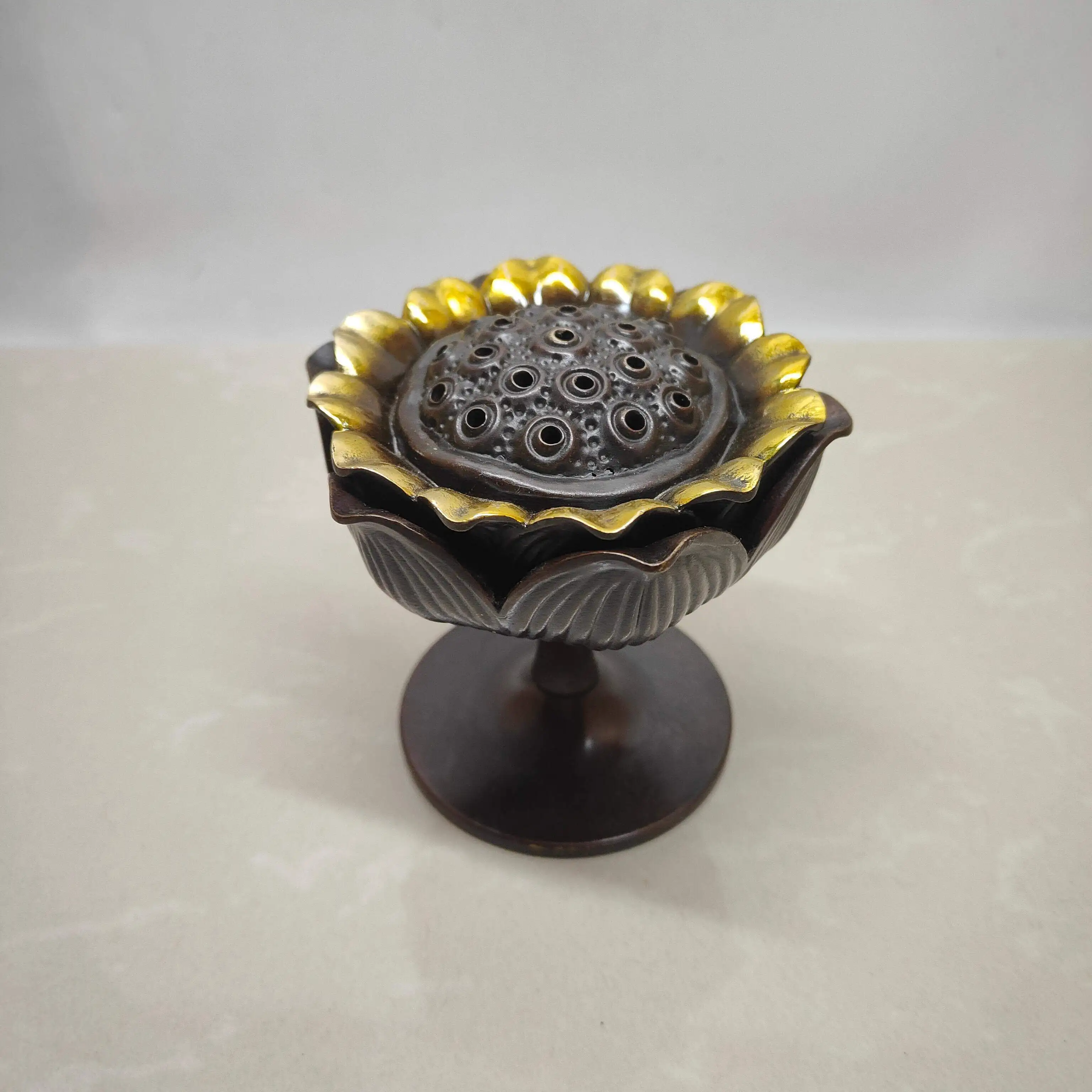 Vintage Creative Tall Lotus Lotus Lamp Incense Burner Brass Imitation Purple Copper Gilding Craft Home Decor
Vintage Creative Tall Lotus Lotus Lamp Incense Burner Brass Imitation Purple Copper Gilding Craft Home Decor