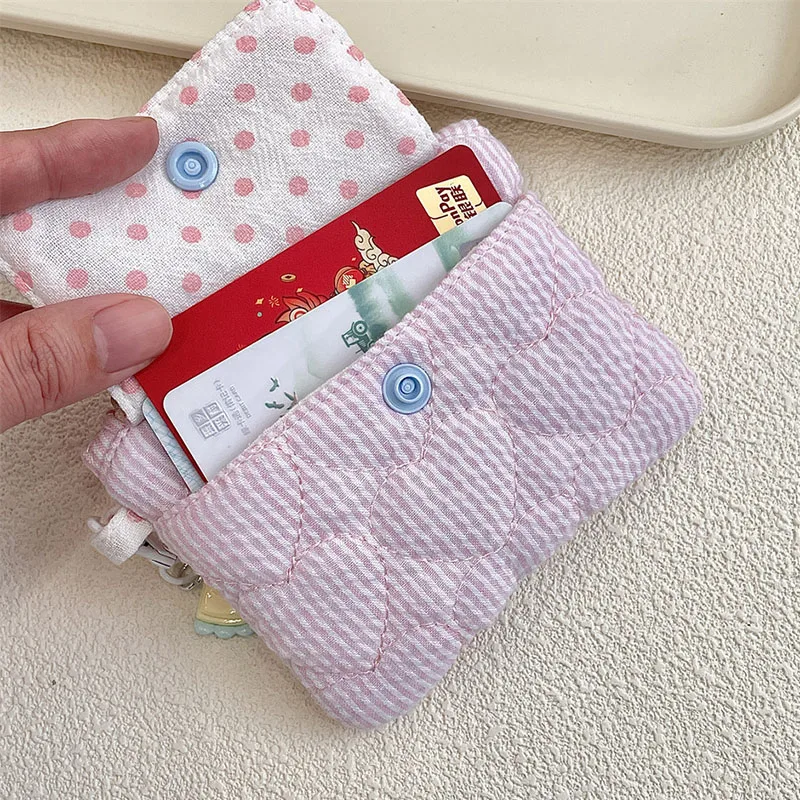 Простота, корейская мода, милая сумка для монет для студентов, милый бежево-синий цвет, клетчатый держатель для фотокарт, удостоверения личности, портативная сумка для наушников
Простота, корейская мода, милая сумка для монет для студентов, милый бежево-синий цвет, клетчатый держатель для фотокарт, удостоверения личности, портативная сумка для наушников