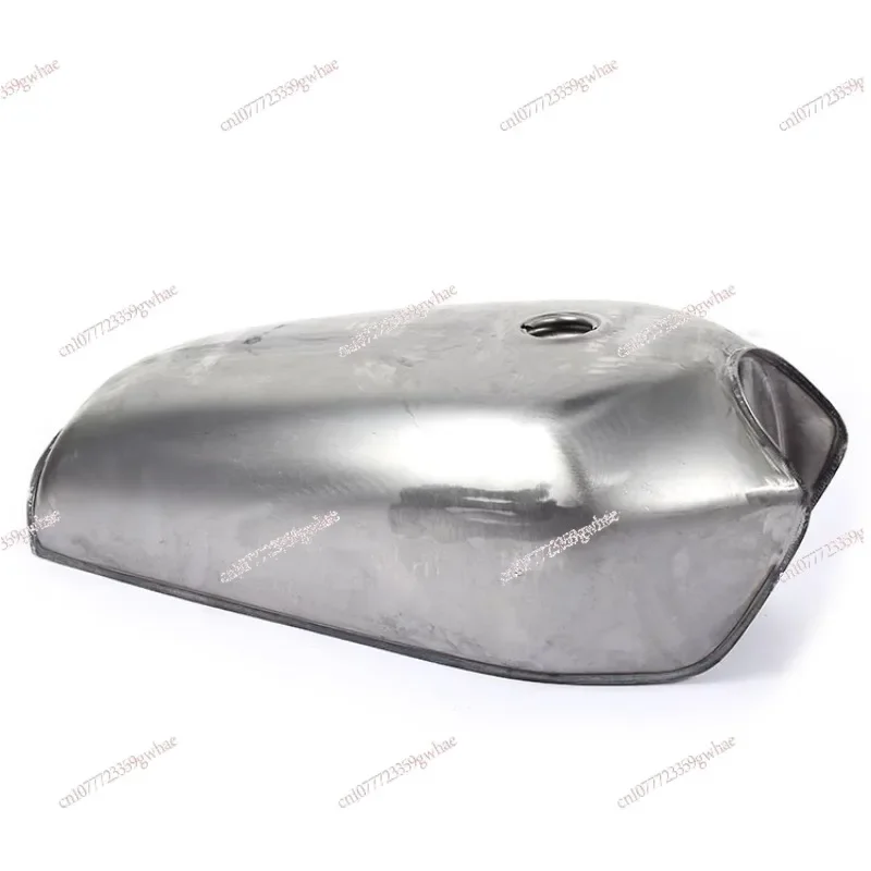 Motorcycle retro modified embryo fuel tank CG125 modified fuel tank with accessory oil switch
Motorcycle retro modified embryo fuel tank CG125 modified fuel tank with accessory oil switch
