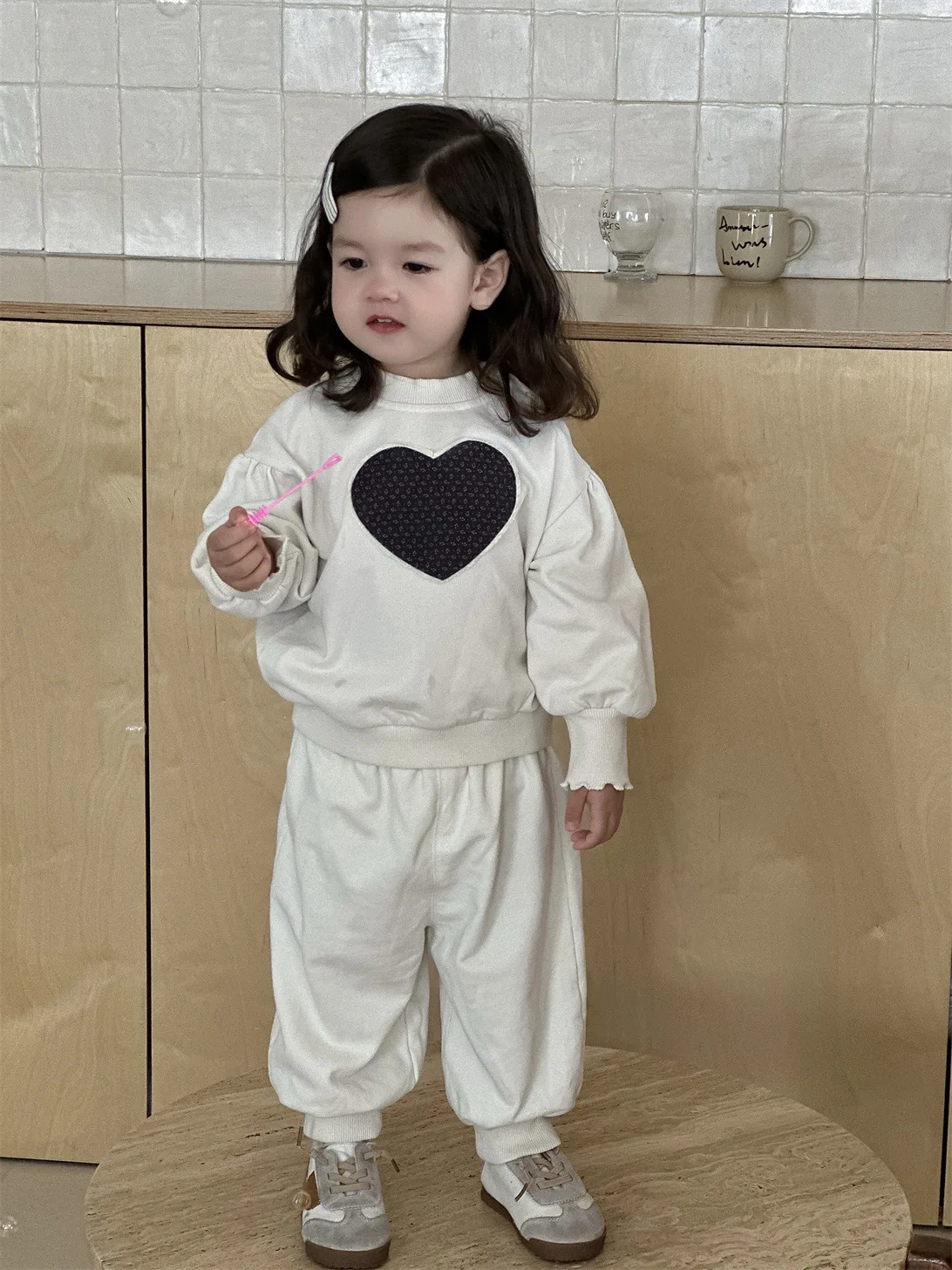 Toddler Girl Outfits 2025 Autumn New Baby Girl Heart Sweatshirt + Pants 2pcs Suit Long Sleeve Infant Casual Clothes Set
Toddler Girl Outfits 2025 Autumn New Baby Girl Heart Sweatshirt + Pants 2pcs Suit Long Sleeve Infant Casual Clothes Set