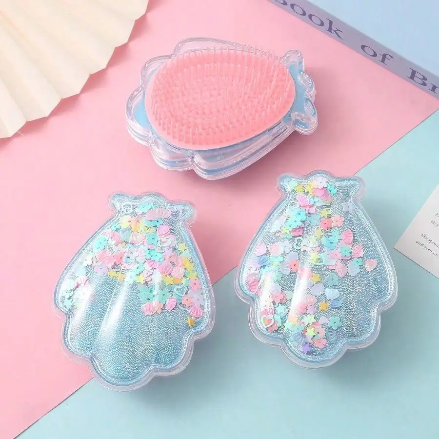 Cartoon Shell Shaped Quicksand Hair Brush, Kids & Girly Sequin Detangler Comb, Anti-Static Air Cushion Hairbrush, Portable Pocket Comb For Students, Cute Glitter Massage Hair Comb
Cartoon Shell Shaped Quicksand Hair Brush, Kids & Girly Sequin Detangler Comb, Anti-Static Air Cushion Hairbrush, Portable Pocket Comb For Students, Cute Glitter Massage Hair Comb