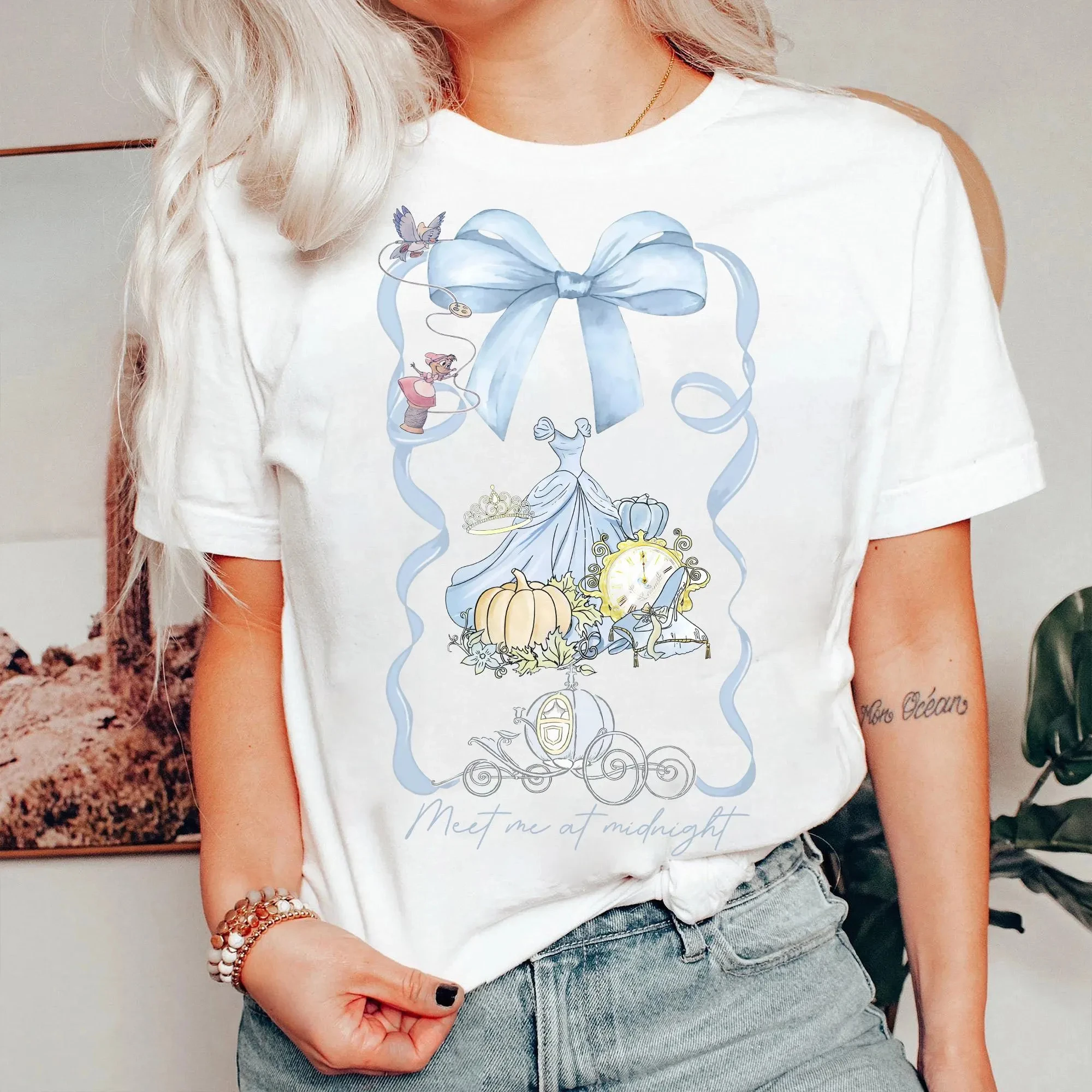 Рубашка Золушки Disney Meet Me at Midnight, рубашка принцессы Золушки в стиле ретро, принцесса Диснея с кокетливым бантом
Рубашка Золушки Disney Meet Me at Midnight, рубашка принцессы Золушки в стиле ретро, принцесса Диснея с кокетливым бантом