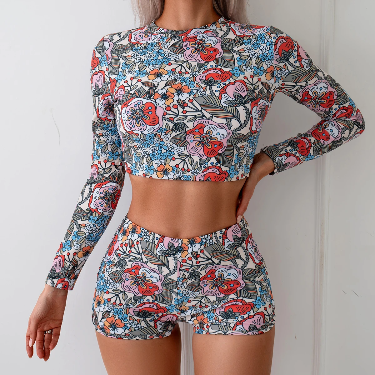 Women's Floral Print Long Sleeve Crop Top & Shorts Set Two Piece Swimwear Suit
Women's Floral Print Long Sleeve Crop Top & Shorts Set Two Piece Swimwear Suit