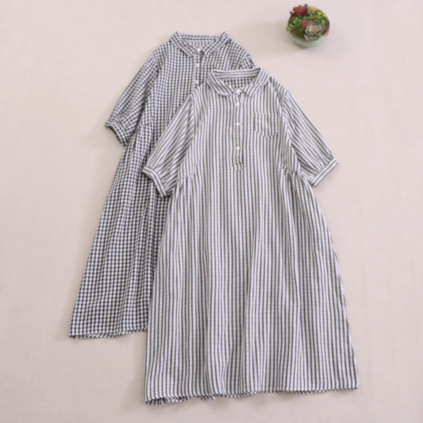 Japanese Vintage Mori Girl Plaid Striped 100% Cotton Shirt Dress Women Summer Turn Down Collar Short Sleeve Casual Loose Dresses
Japanese Vintage Mori Girl Plaid Striped 100% Cotton Shirt Dress Women Summer Turn Down Collar Short Sleeve Casual Loose Dresses