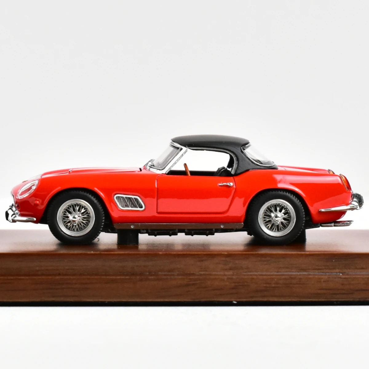 YM 1:64 250 GT Gifts for Teenagers California Spider Resin Diecast Model Car
YM 1:64 250 GT Gifts for Teenagers California Spider Resin Diecast Model Car