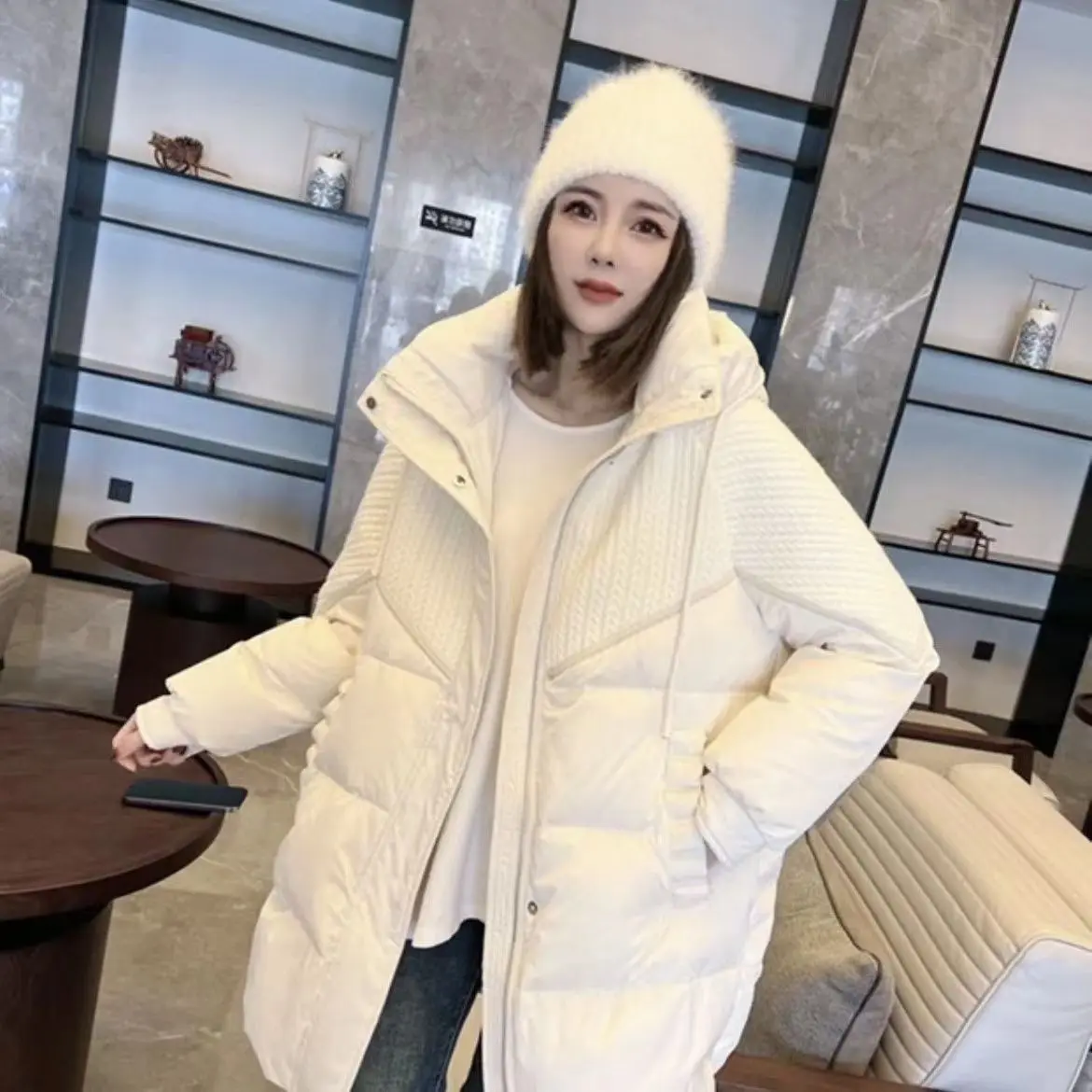 2023 Winter Women Hooded 90% White Duck Down Coats Thick Warm Mid-Long Parkas Casual Female Puffer Jacket Snow Outwear
2023 Winter Women Hooded 90% White Duck Down Coats Thick Warm Mid-Long Parkas Casual Female Puffer Jacket Snow Outwear