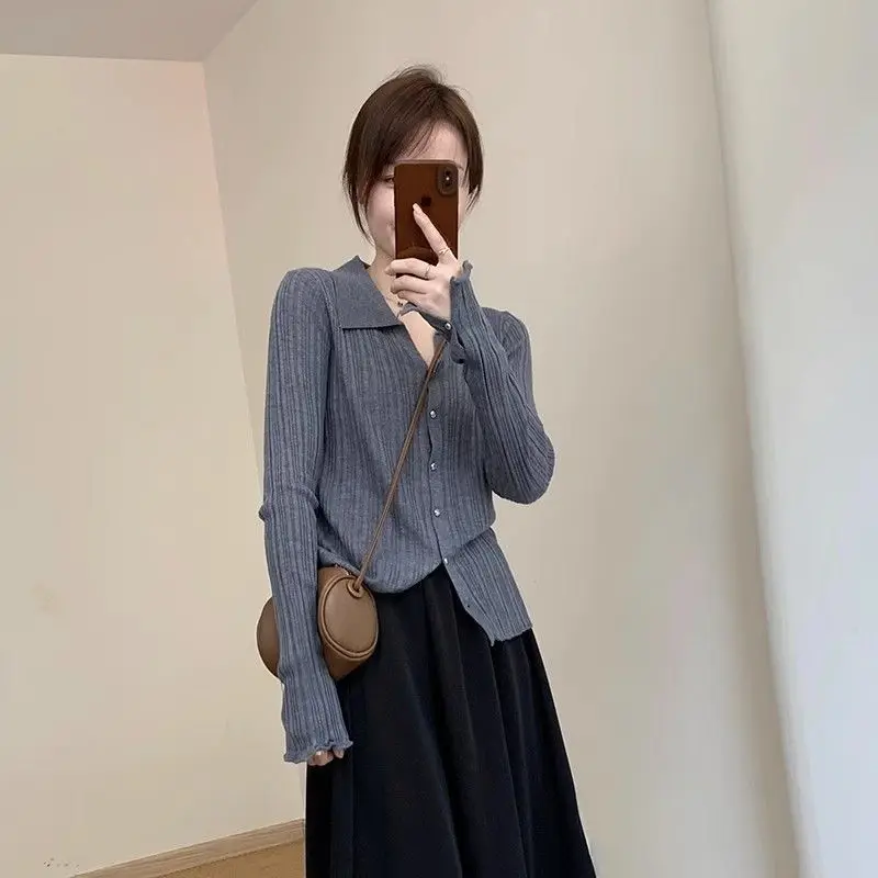 French Style Lapel Long Sleeved Knitted Cardigan for Women Slim Fit and Slimming Design Unique Base Design V-neck Top
French Style Lapel Long Sleeved Knitted Cardigan for Women Slim Fit and Slimming Design Unique Base Design V-neck Top
