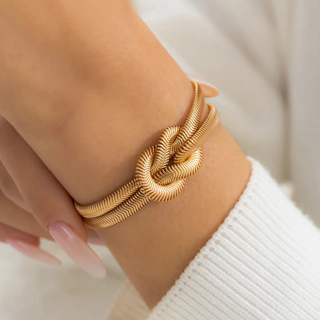 Unique Adjustable Twisted Chunky Snake Chain Bracelet for Women Vintage Knotted Link Bangles Grunge Jewelry Steampunk
Unique Adjustable Twisted Chunky Snake Chain Bracelet for Women Vintage Knotted Link Bangles Grunge Jewelry Steampunk