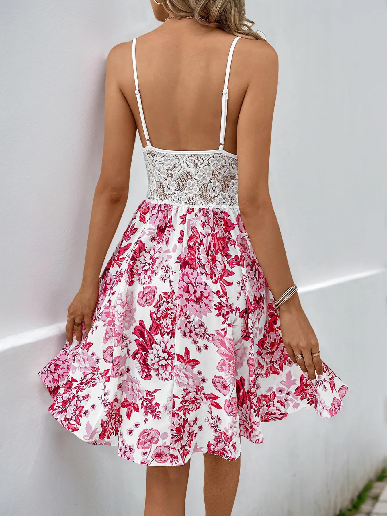 Women's Dress 2025 Spring Summer Hot Selling Sexy New Hollowed Out Ruffle Edge Short Skirt with Lace Patchwork Suspender Dress
Women's Dress 2025 Spring Summer Hot Selling Sexy New Hollowed Out Ruffle Edge Short Skirt with Lace Patchwork Suspender Dress