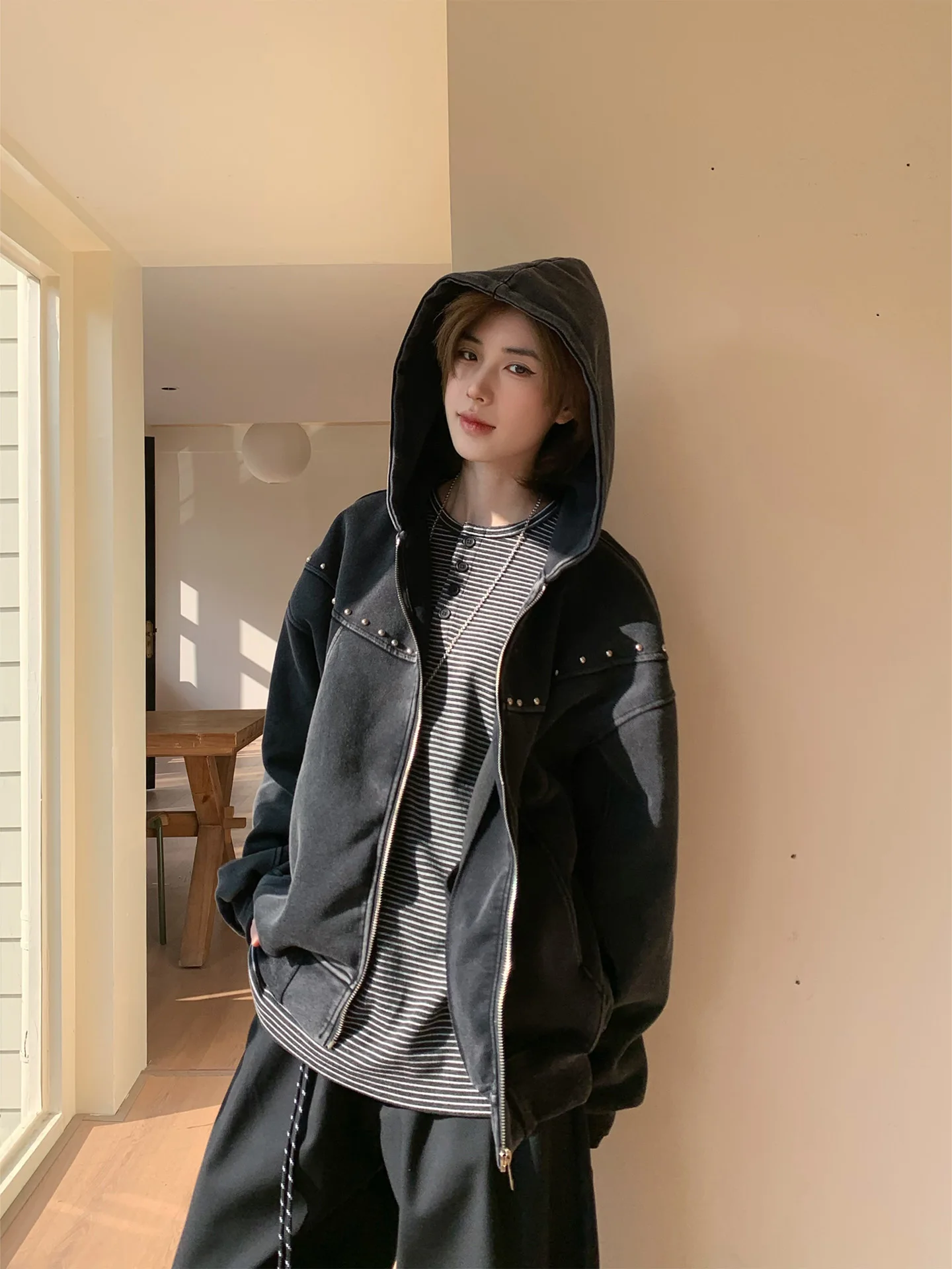 Washed Denim Hoodie American Style Loose Fit Couple Jacket Neutral Style Rivet Detail No Night Owl Fashion Vintage Look
Washed Denim Hoodie American Style Loose Fit Couple Jacket Neutral Style Rivet Detail No Night Owl Fashion Vintage Look