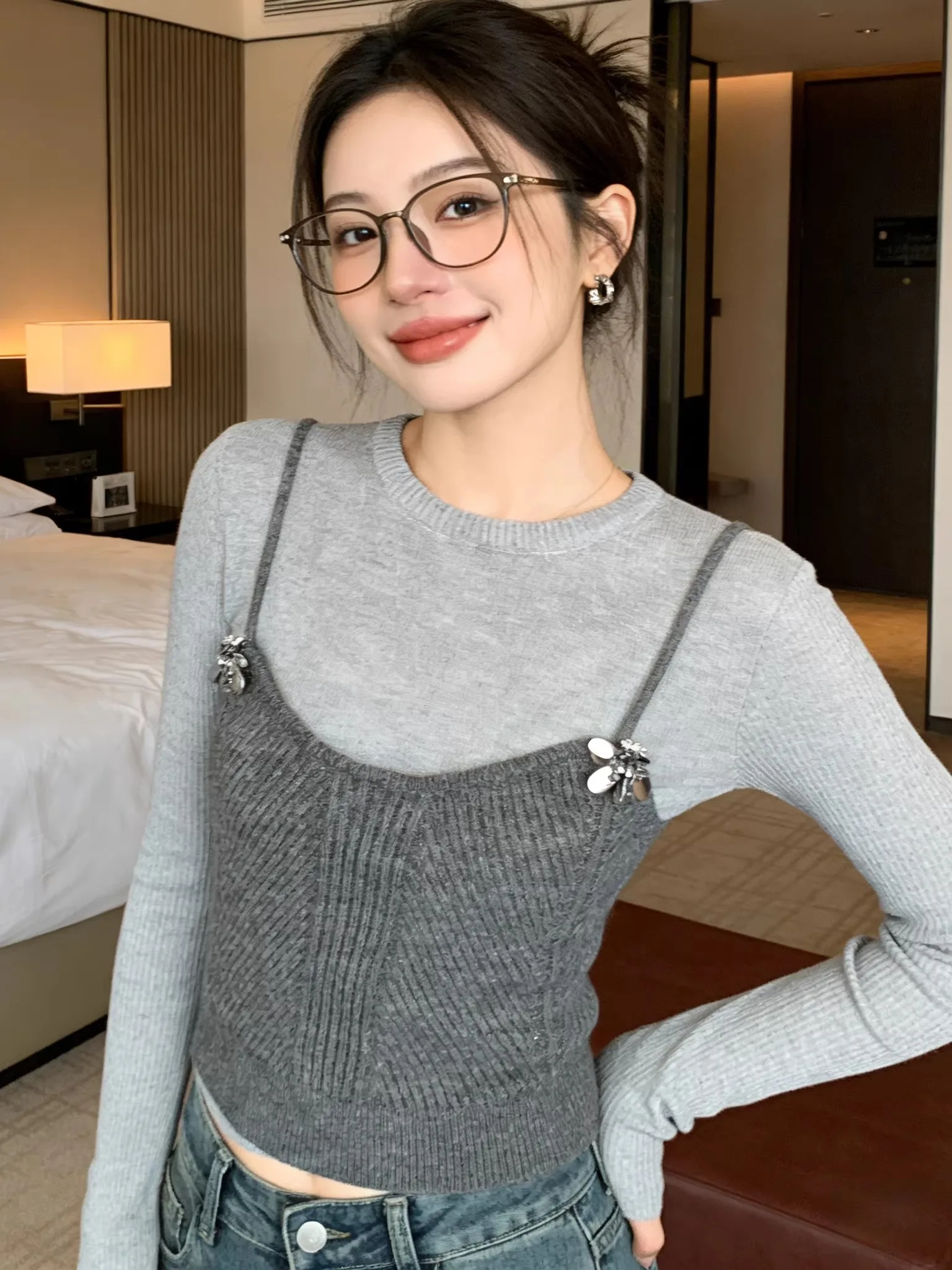 Soft Skin-Friendly ort Knitted Sweater Korean Sle Layered Wear Slimming Base Layer Top for Autumn Winter Women's Faion
Soft Skin-Friendly ort Knitted Sweater Korean Sle Layered Wear Slimming Base Layer Top for Autumn Winter Women's Faion