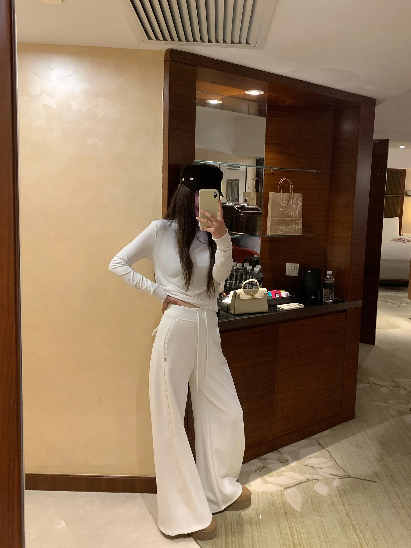 Женские повседневные брюки с высокой талией, прямые, на шнурке, широкие, зимние, из смесового хлопка, комфортные
Женские повседневные брюки с высокой талией, прямые, на шнурке, широкие, зимние, из смесового хлопка, комфортные