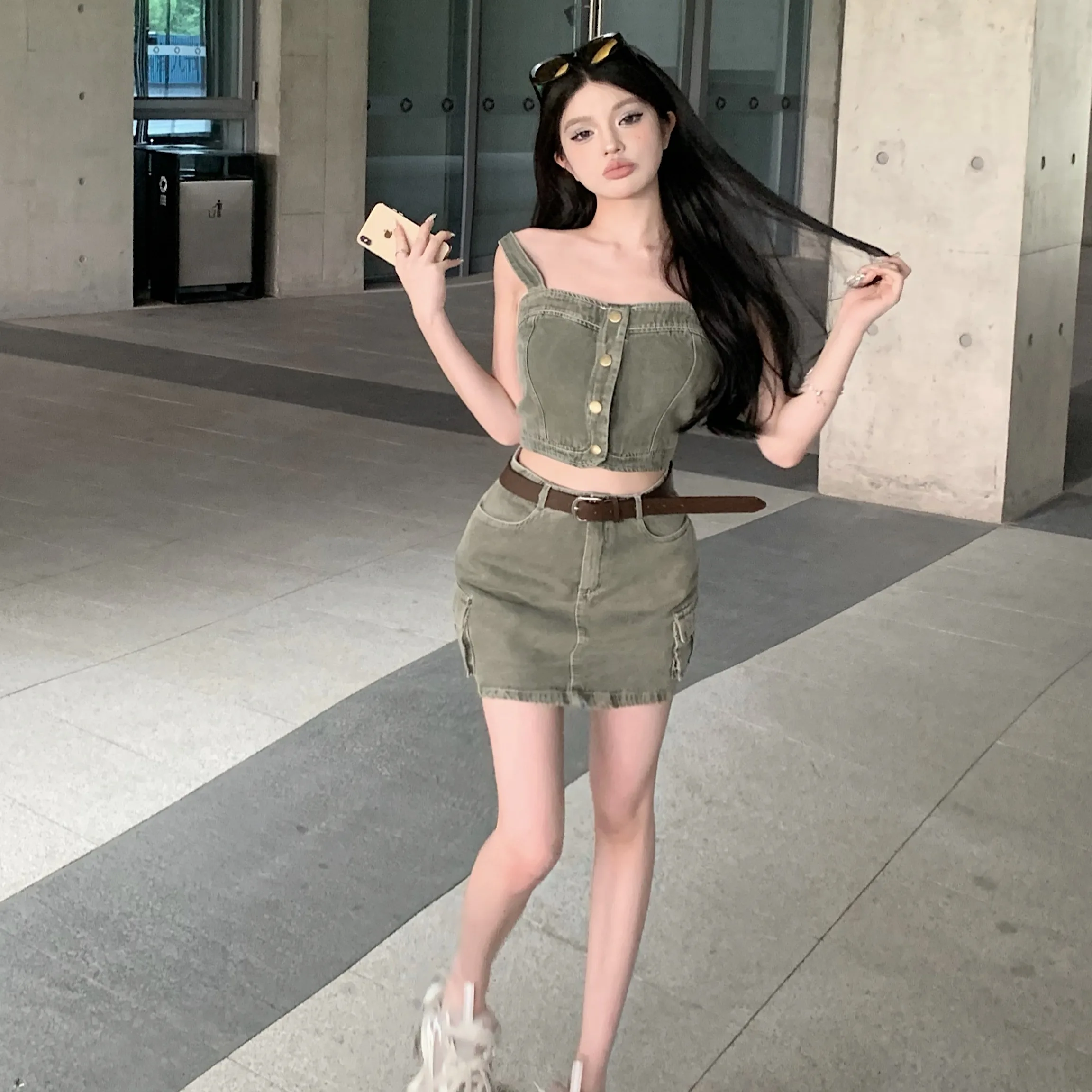Spicy Girl Retro Denim Set Women's Strap Top High Waist Skirt Short Skirt Summer New Trend Fashion Set Short Sleeve Butt...
Spicy Girl Retro Denim Set Women's Strap Top High Waist Skirt Short Skirt Summer New Trend Fashion Set Short Sleeve Butt...