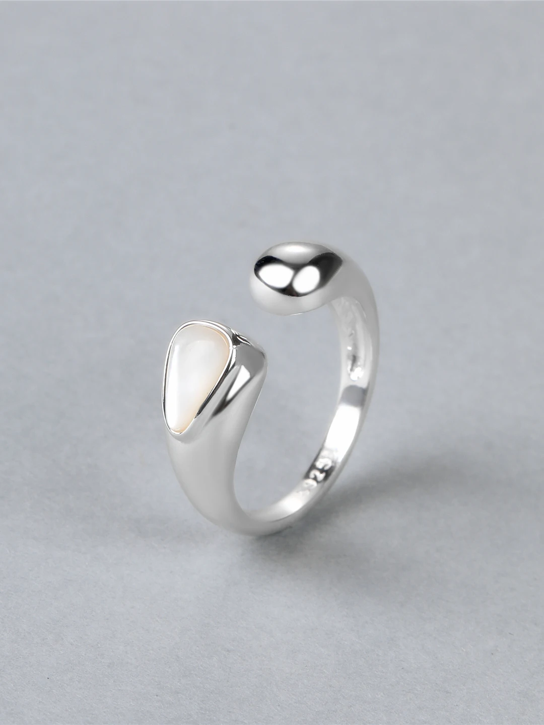 Natural Mother of Pearl Open Ring for Women S925 Silver Double Layer Stacking Ring Fashionable Elegant Casual Jewelry
Natural Mother of Pearl Open Ring for Women S925 Silver Double Layer Stacking Ring Fashionable Elegant Casual Jewelry