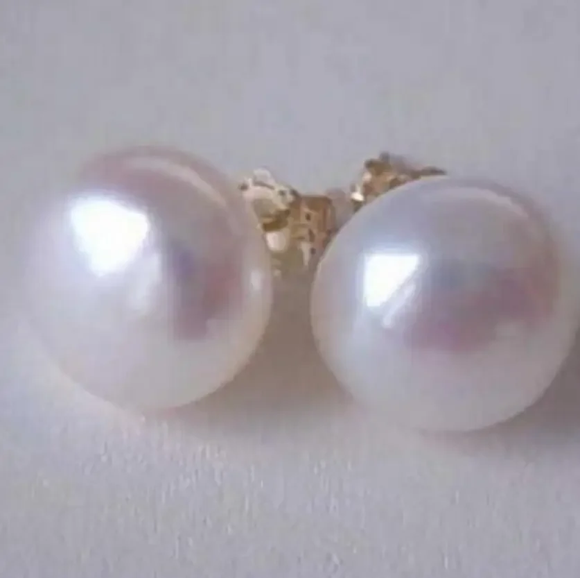Stunning AAA++ 8-9mm natural south sea white pearl earring
Stunning AAA++ 8-9mm natural south sea white pearl earring