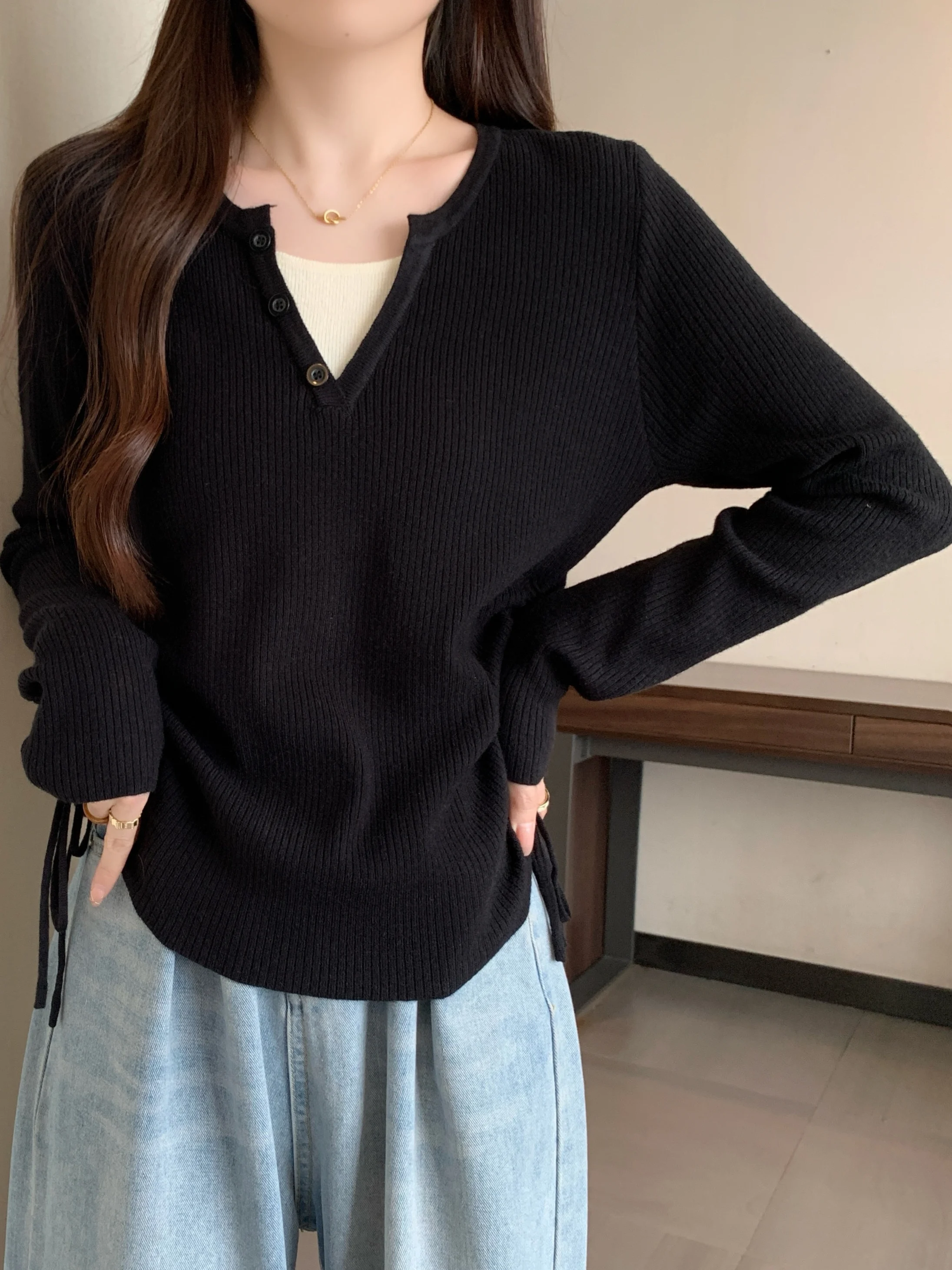 Новый шерстяной вязаный свитер Sweet Ele Dstring, весна 2026, в корейском стиле, простой, универсальный, стройнящий, имитация двухслойности, топ для женщин
Новый шерстяной вязаный свитер Sweet Ele Dstring, весна 2026, в корейском стиле, простой, универсальный, стройнящий, имитация двухслойности, топ для женщин