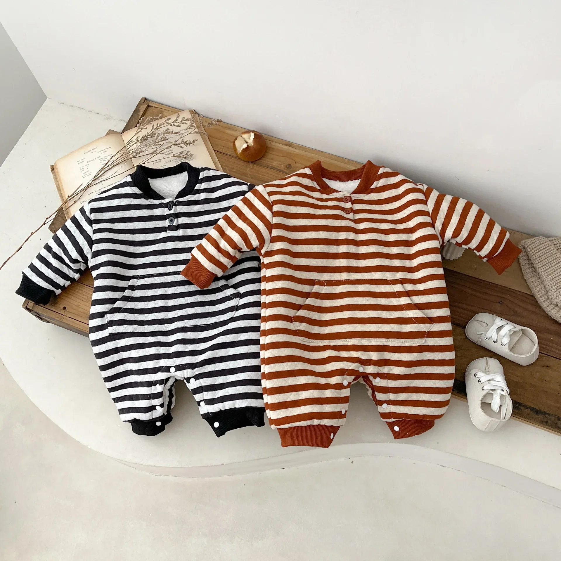 Baby 2023 Winter Fleece-Lined Romper Male and Female Baby Outwear Outwear One-Piece Padded Jumpsuit
Baby 2023 Winter Fleece-Lined Romper Male and Female Baby Outwear Outwear One-Piece Padded Jumpsuit