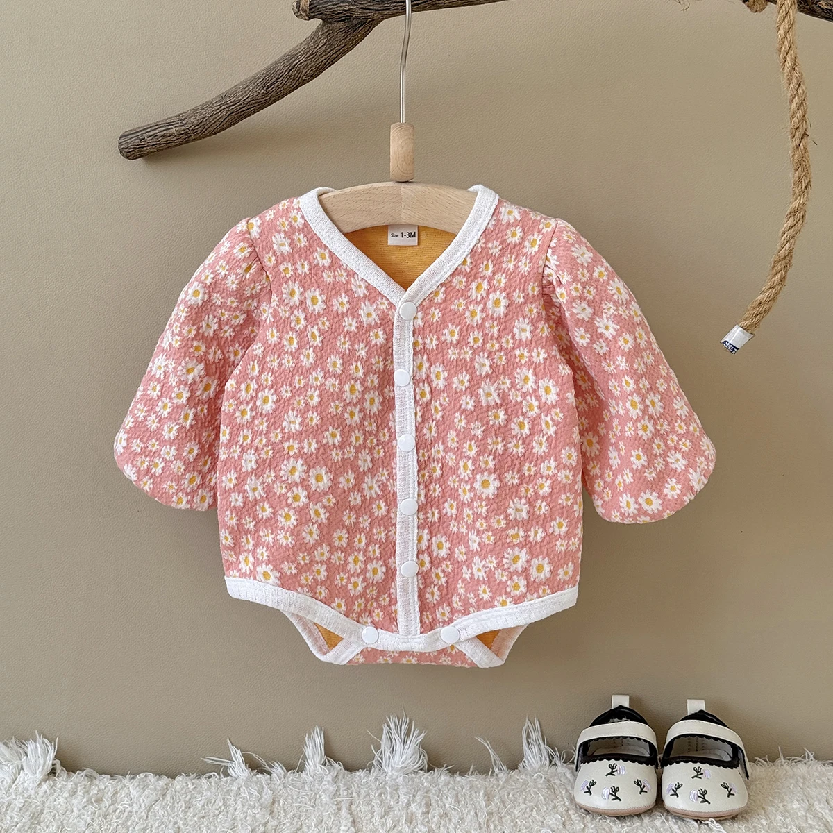Autumn New Long Sleeved Cute Vibrant Floral Printed Newborn Baby Girl Clothes Toddler Polyester Bodysuit Romper
Autumn New Long Sleeved Cute Vibrant Floral Printed Newborn Baby Girl Clothes Toddler Polyester Bodysuit Romper